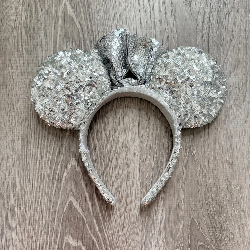 Disney Parks Minnie Mouse Silver Sequin Ears Headband Bow Metallic Grey